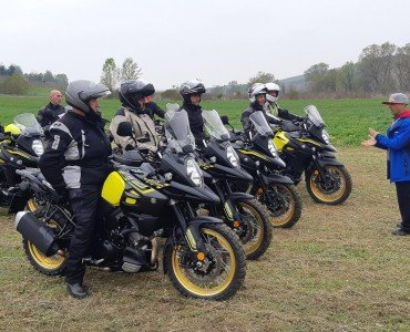 suzuki v-strom academy