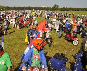 5.000 vespisti