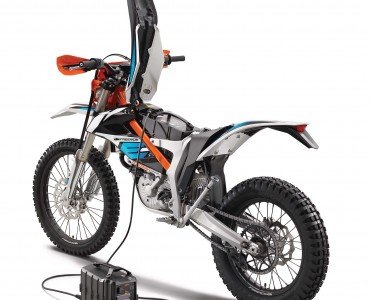 KTM e Bajaj