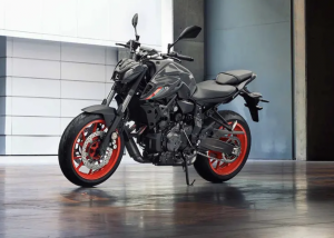 Yamaha R7