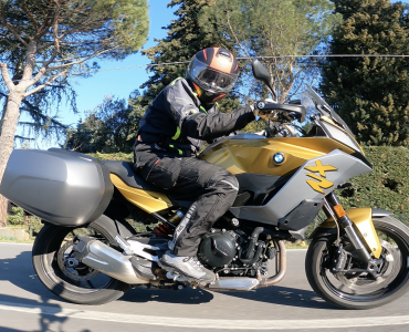 BMW F900XR